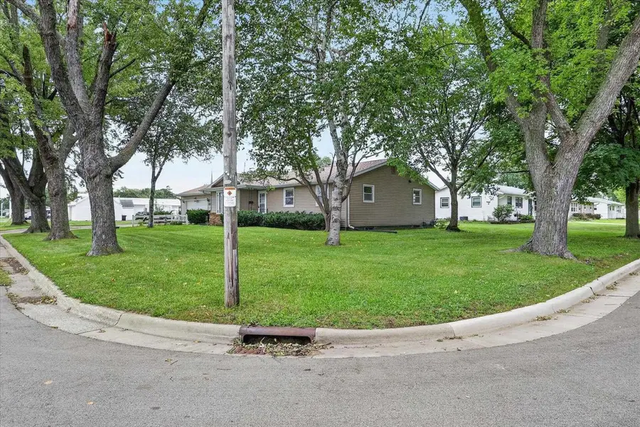 906 Nicolet Street, Janesville, WI 53546 - #3