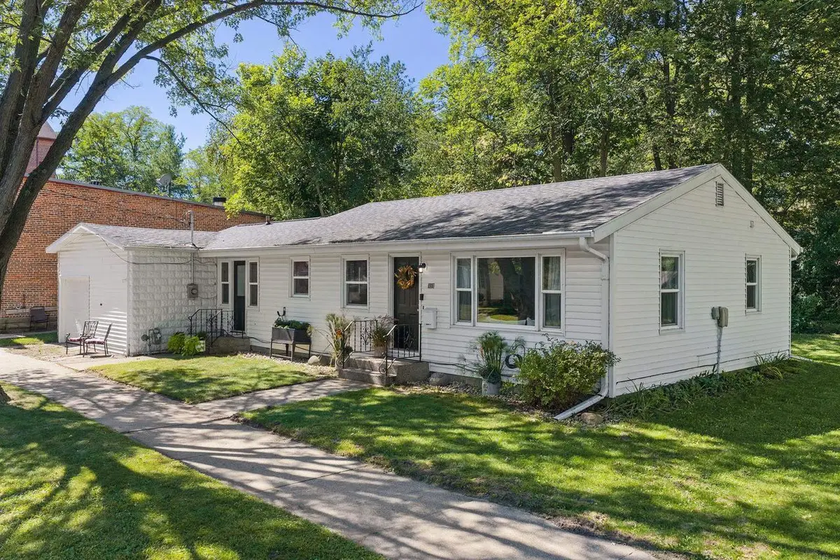 437 N Walnut Street, Reedsburg, WI 53959 - #1