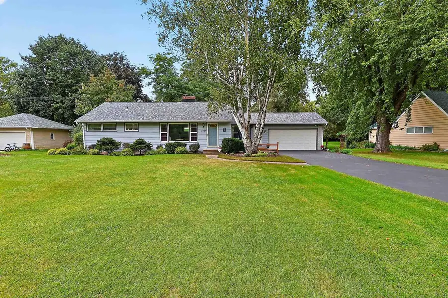2566 White Oaks Drive, Beloit, WI 53511 - #2