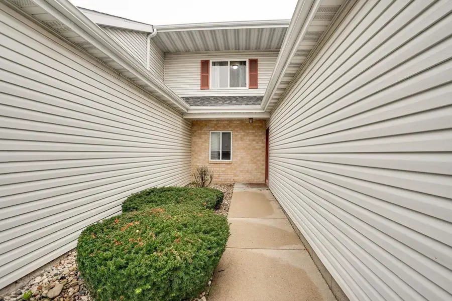 964 Rockefeller Lane, Madison, WI 53704 - #2