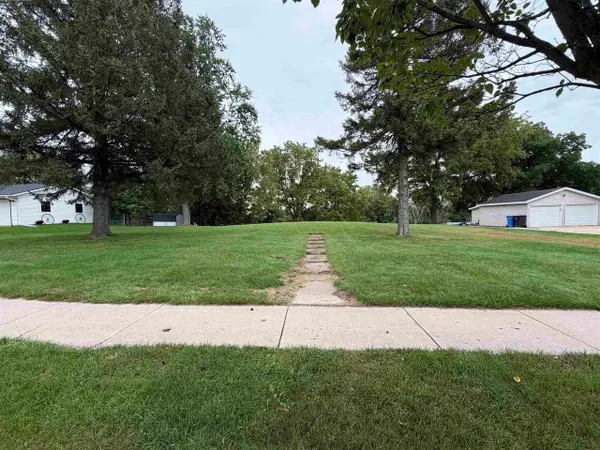 533 N Main Street, Fall River, WI 53932