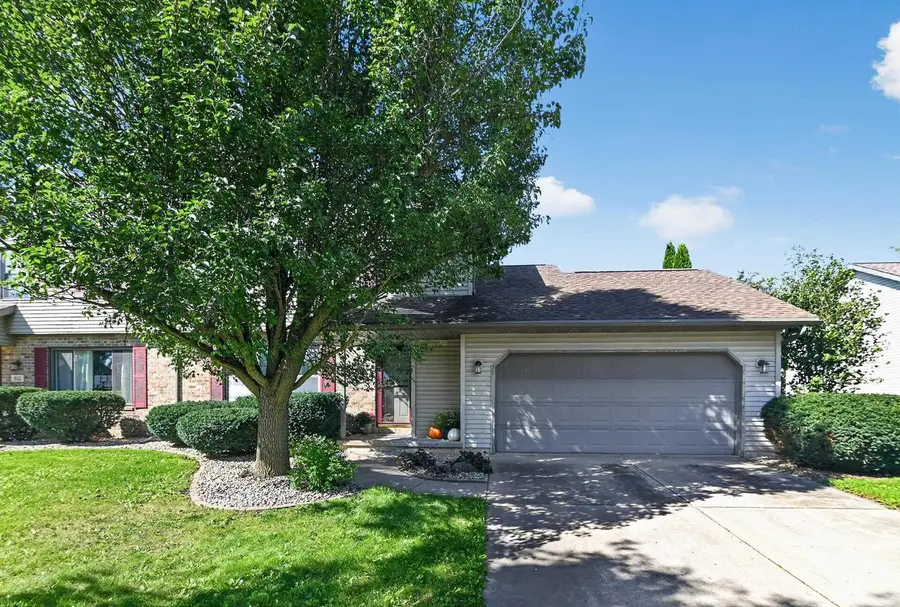 818 Edgemore Drive, Sun Prairie, WI 53590 - #2