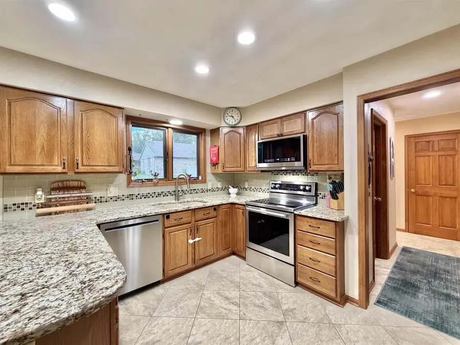 711 E Azalea Terrace, Beloit, WI 53511 - #3