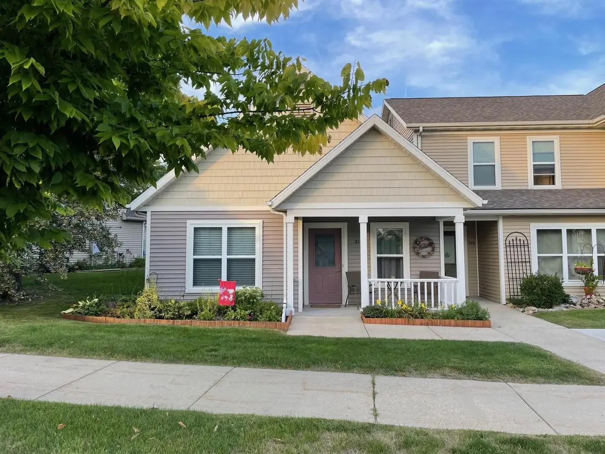 211 S Musket Ridge Drive #211, Sun Prairie, WI 53590 - #1