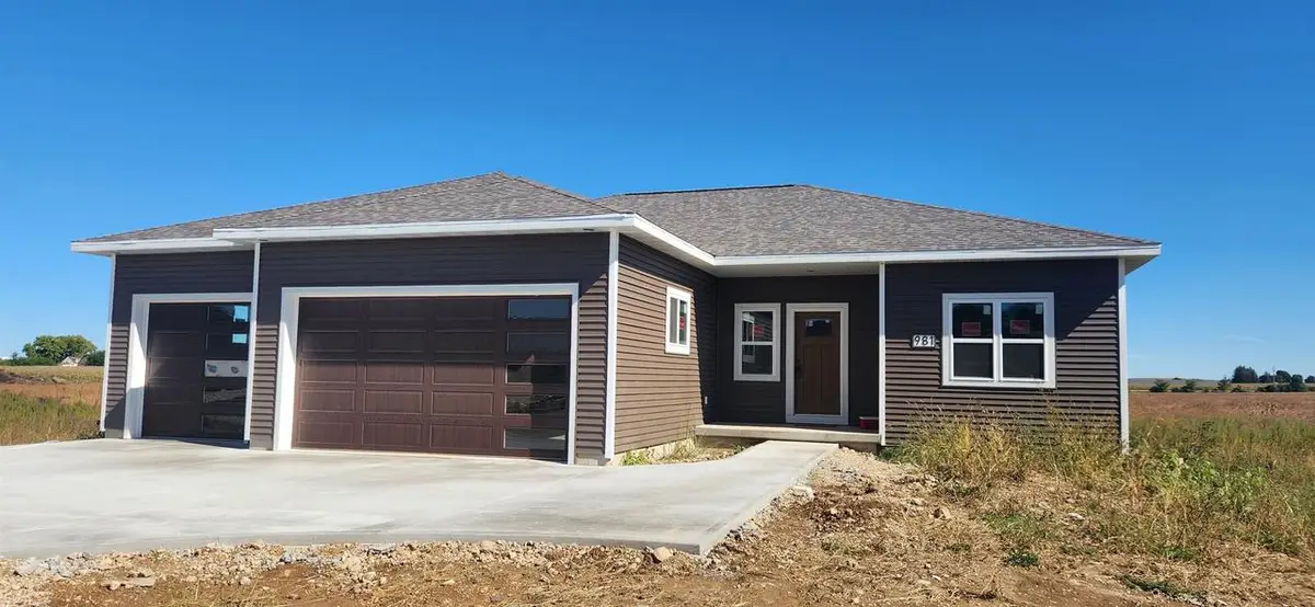 981 Bell Circle, Arlington, WI 53911 - #1
