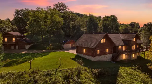 9854 US Hwy 18, Mount Hope, WI 53816