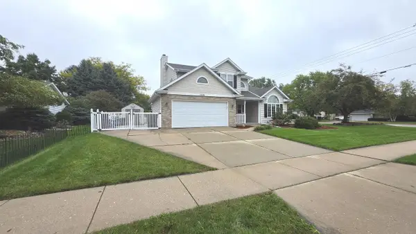 1304 N Wuthering Hills Drive, Janesville, WI 53546