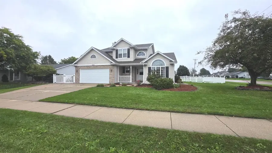 1304 N Wuthering Hills Drive, Janesville, WI 53546 - #2