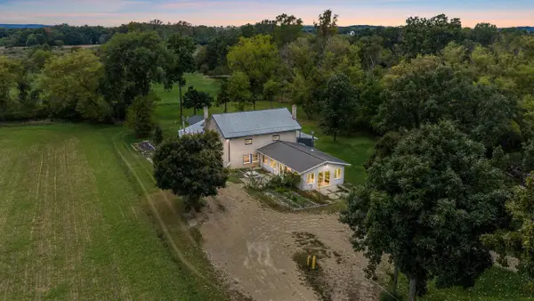 N9529 Monthey Rd, Portage, WI 53901