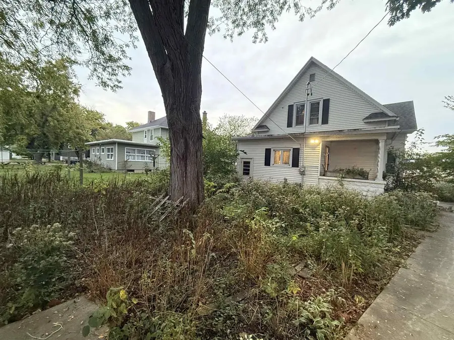 409 S Wacouta Avenue, Prairie Du Chien, WI 53821 - #3