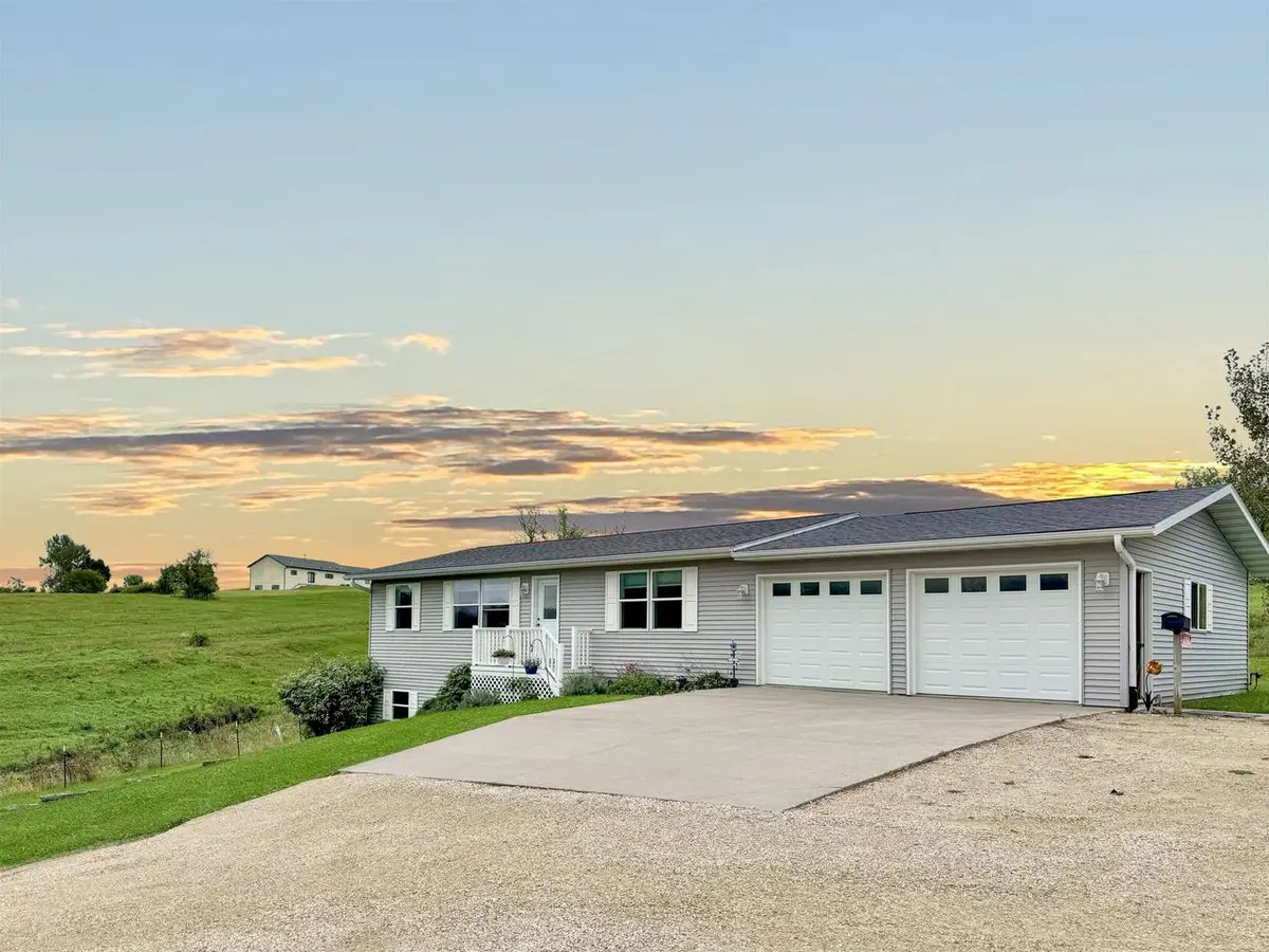 61988 Wildwood Drive, Prairie Du Chien, WI 53821 - #1