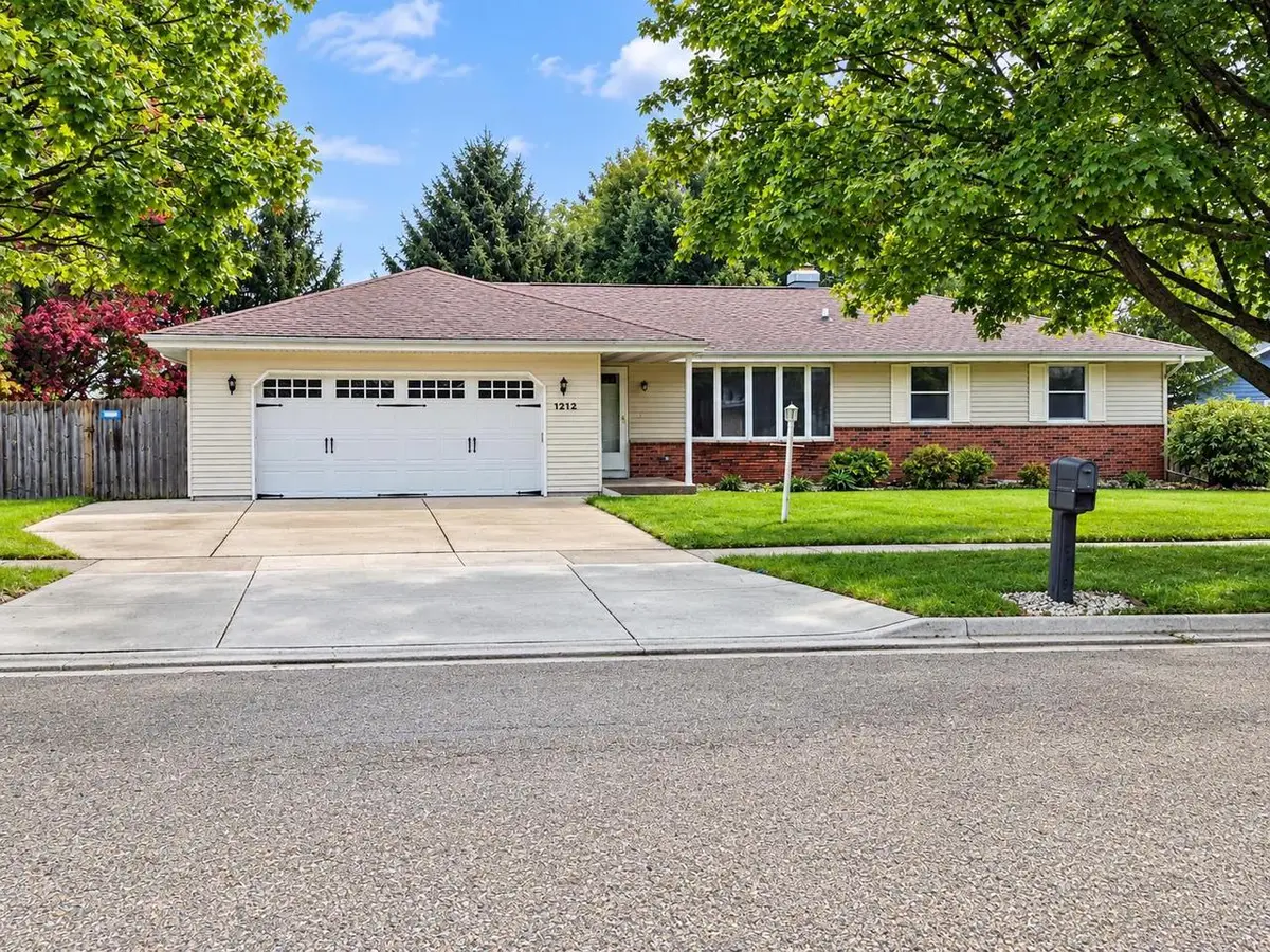 1212 N Wuthering Hills Drive, Janesville, WI 53546 - #1