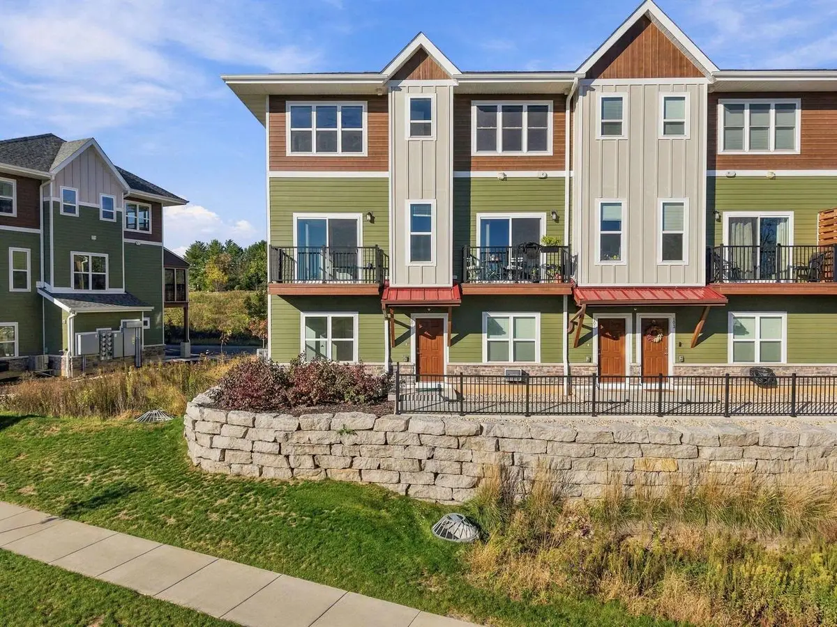 2674 Notre Dame Drive #101, Fitchburg, WI 53711 - #1