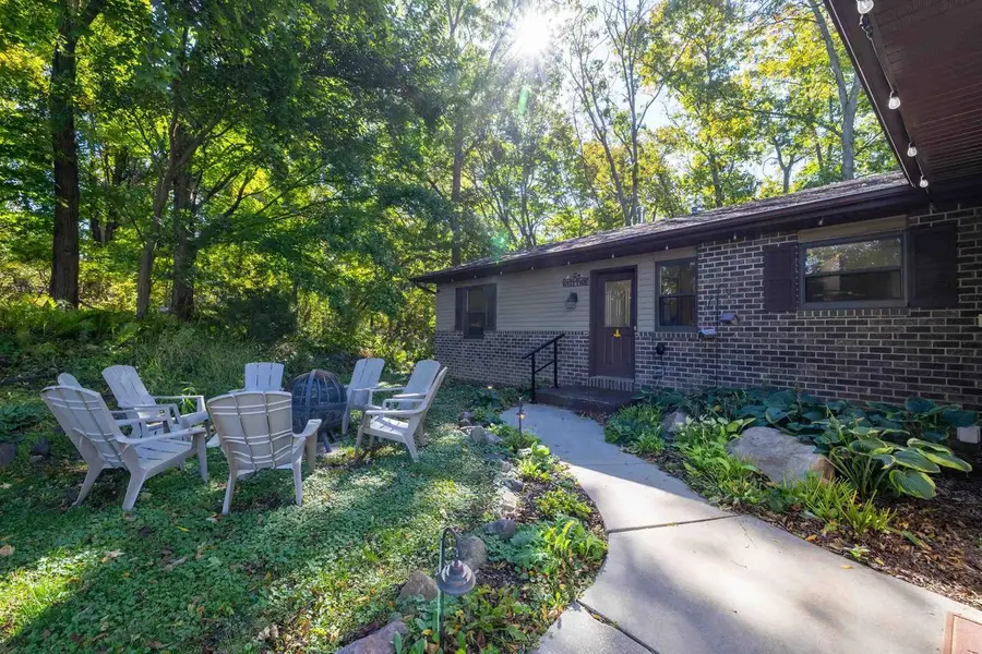 906 2nd Street, Baraboo, WI 53913 - #2