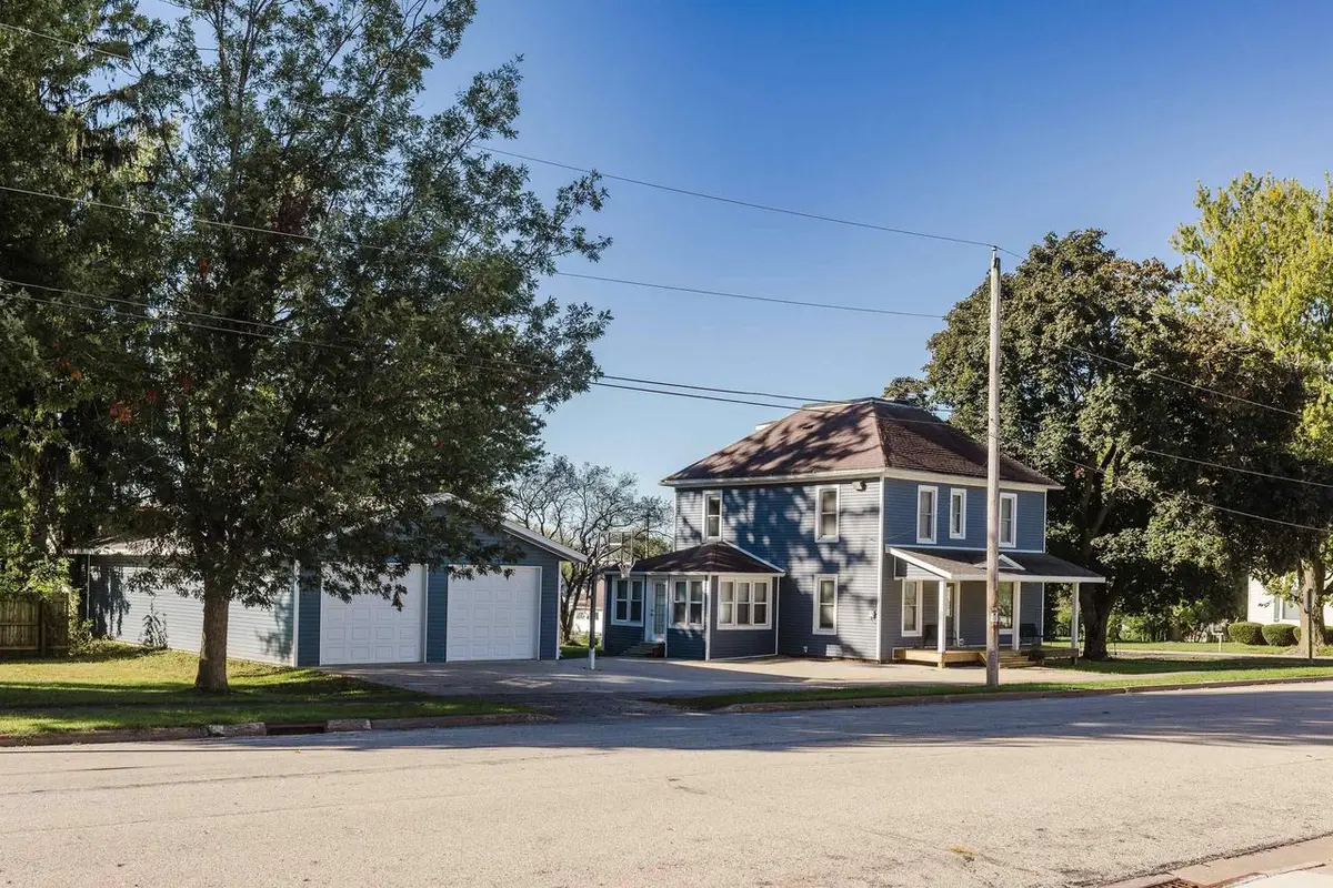 420 W Woodward Avenue, Livingston, WI 53554 - #1