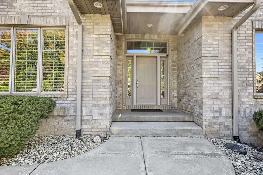 902 Winding Way, Middleton, WI 53562 - #3