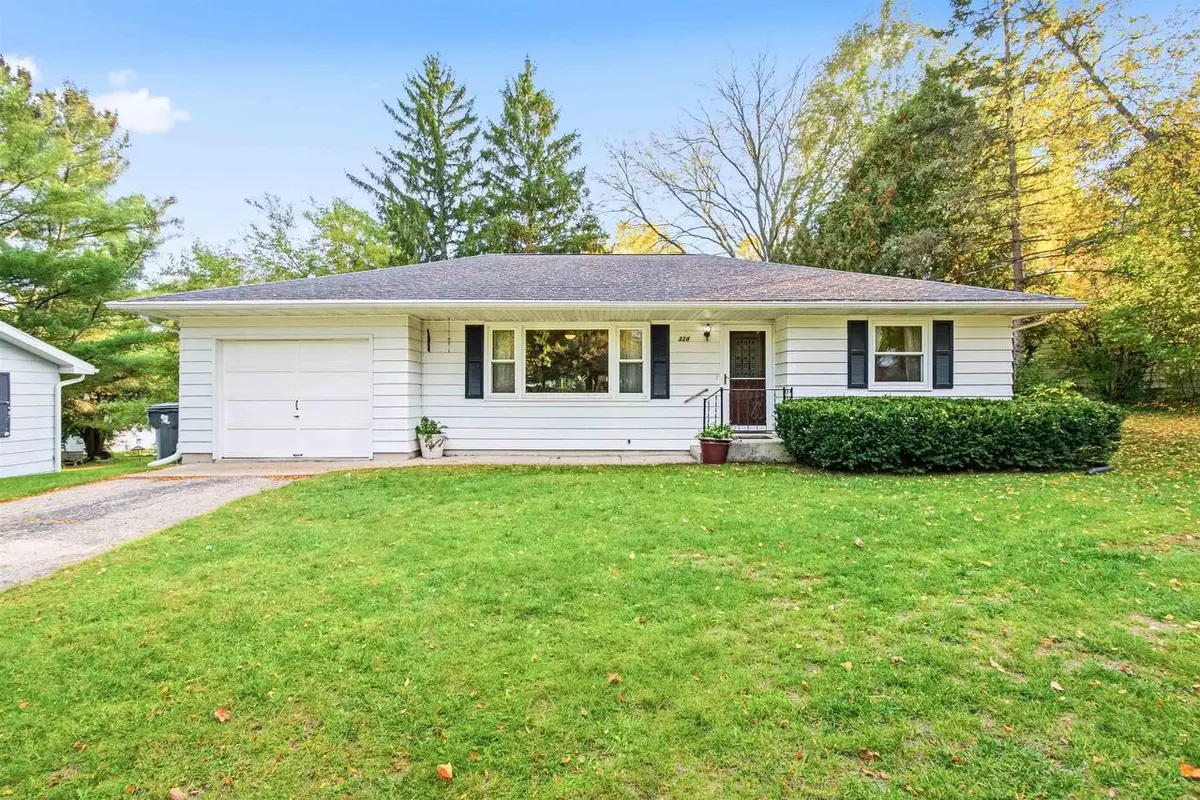328 Knowlton Street, Waterloo, WI 53594 - #1