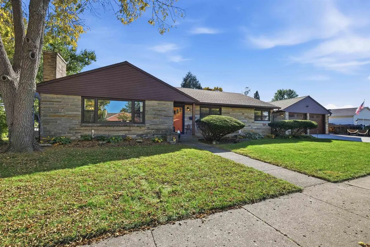 1248 E Memorial Drive, Janesville, WI 53545 - #1