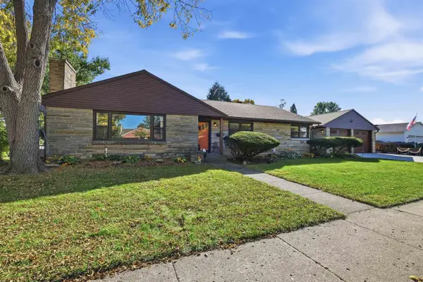 1248 E Memorial Drive, Janesville, WI 53545