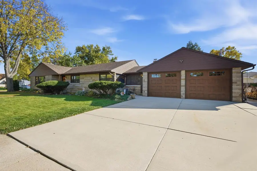 1248 E Memorial Drive, Janesville, WI 53545 - #2