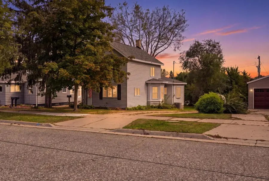 816 E Cook Street, Portage, WI 53901 - #2