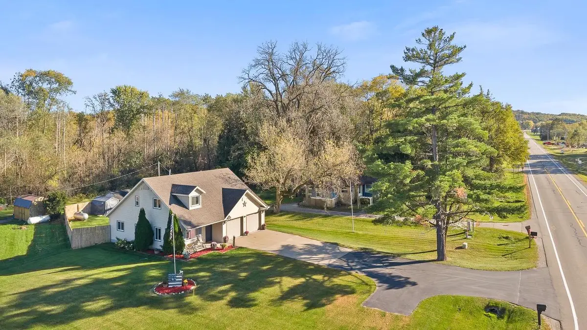 N7954 Hwy 44, Pardeeville, WI 53954 - #1