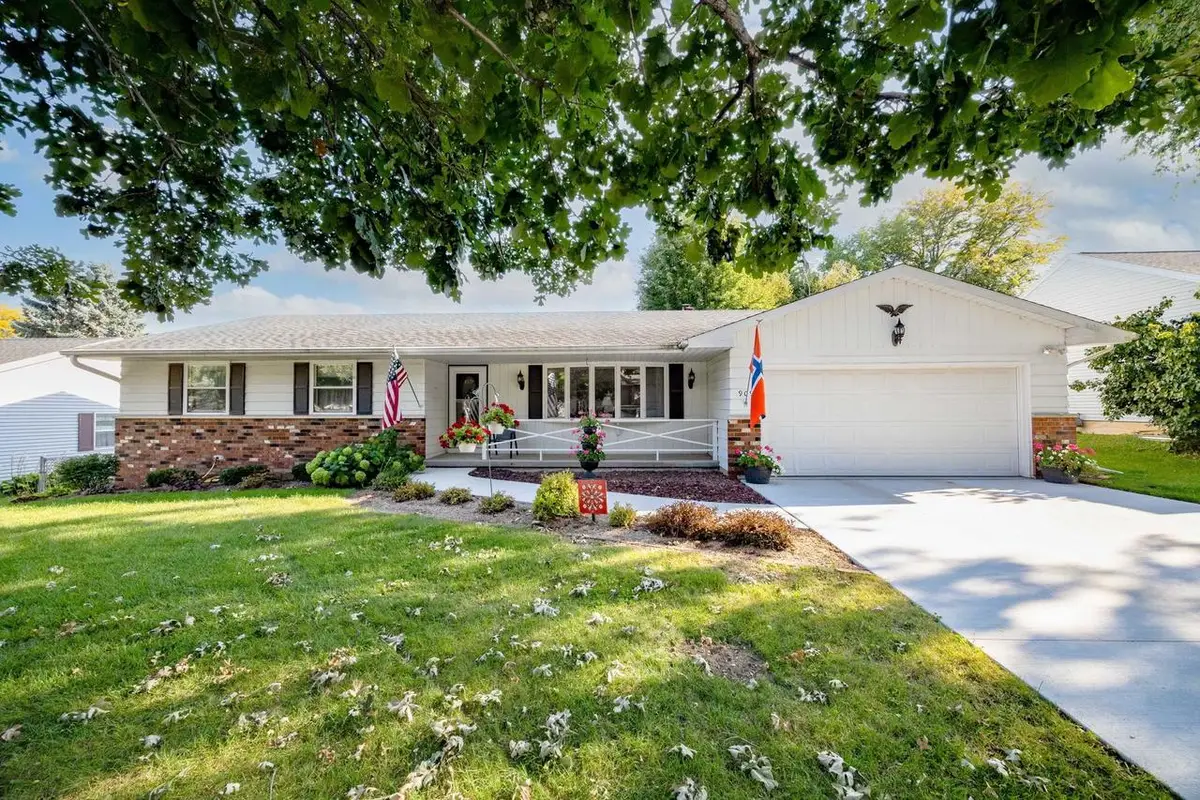 909 Eisenhower Road, Stoughton, WI 53589 - #1