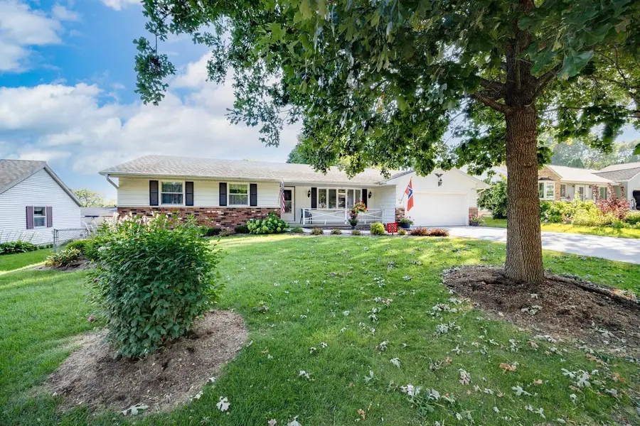 909 Eisenhower Road, Stoughton, WI 53589 - #2