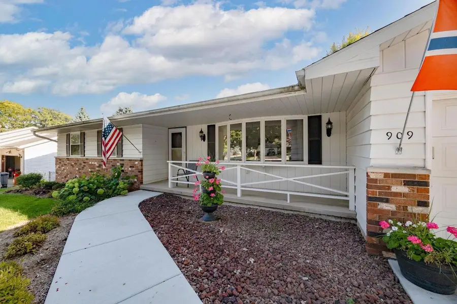 909 Eisenhower Road, Stoughton, WI 53589 - #3
