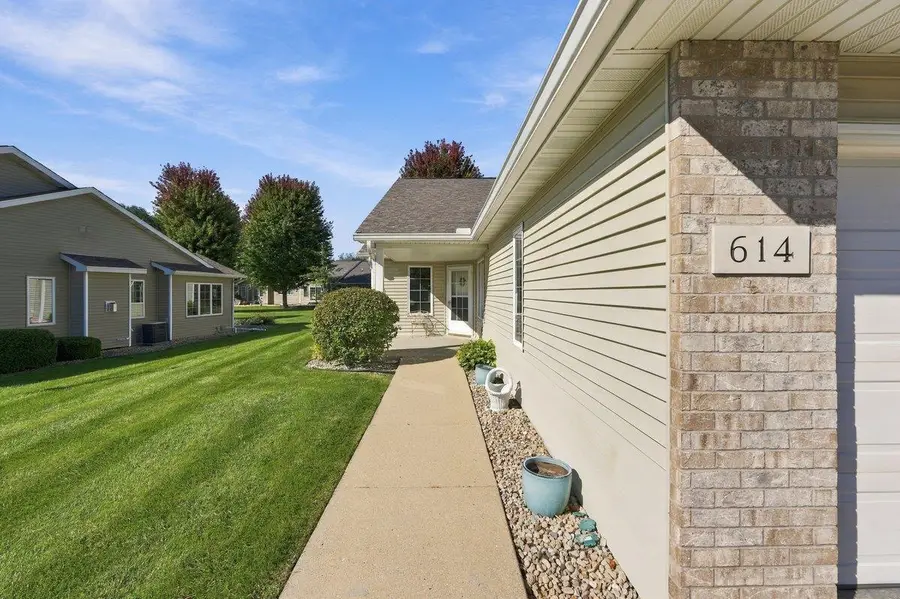614 Springbrook Circle, Deforest, WI 53532 - #2