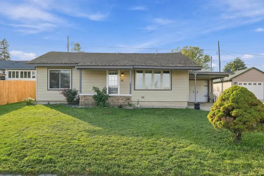 1008 N Main Street, Dodgeville, WI 53533 - #2