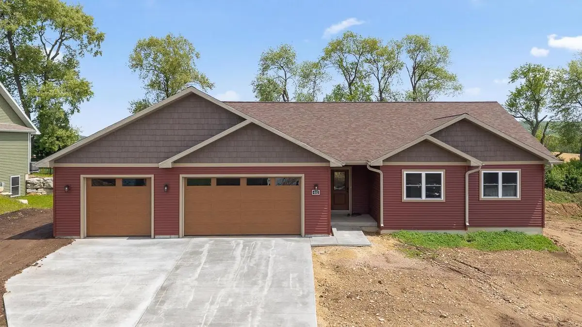 302 Roosevelt Street, Baraboo, WI 53913 - #1
