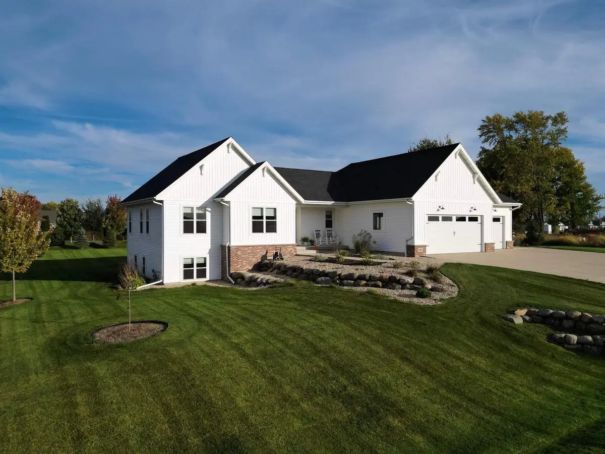2913 Latigo Trace, Sun Prairie, WI 53590 - #1