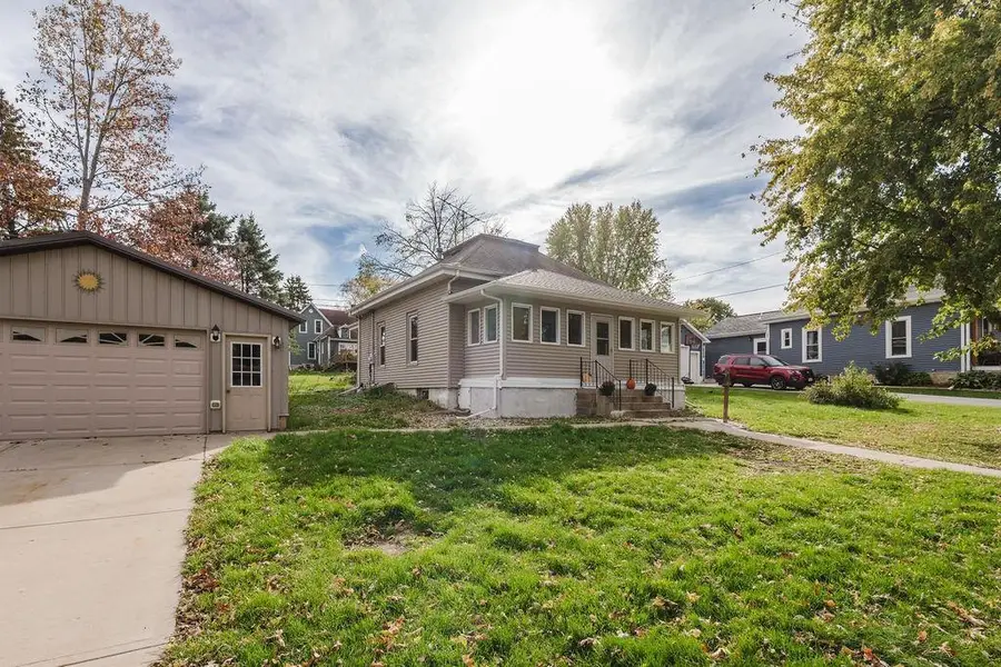 309 E Chapel Street, Dodgeville, WI 53533 - #3