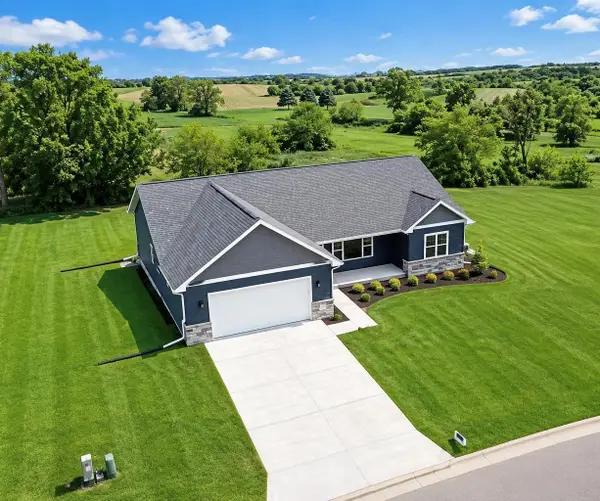 103 Graelyn Circle, Barneveld, WI 53507