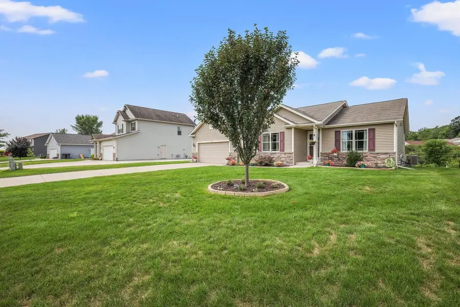 1132 Red Oak Circle, Watertown, WI 53094 - #3