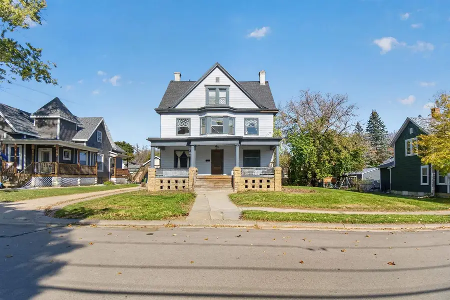 606 W Rollin Street, Edgerton, WI 53534 - #3