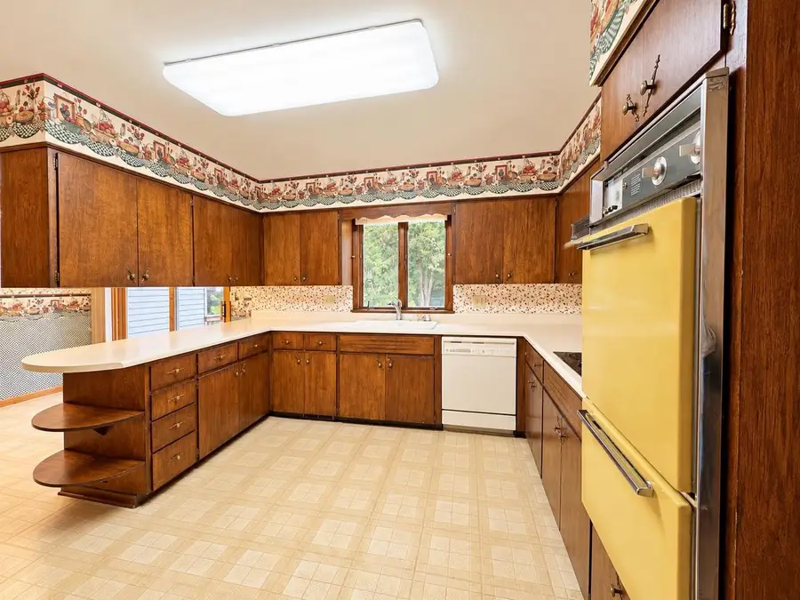 1818 N Hawthorne Park Drive, Janesville, WI 53545 - #2