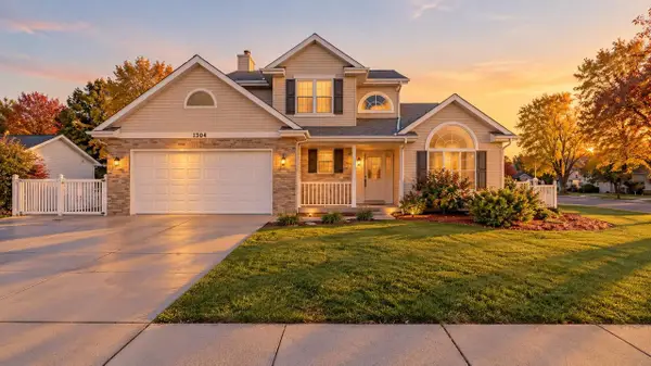 1304 N Wuthering Hills Drive, Janesville, WI 53546