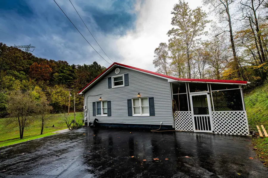 4312 McComas Rd, Salt Rock, WV 25559 - Image #2
