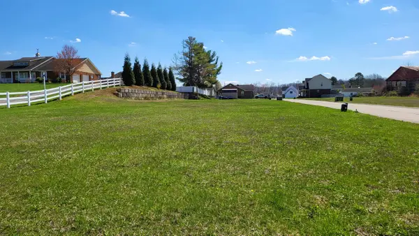 124 Kings Gate Drive, Milton, WV 25541