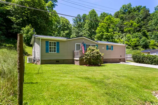 709 Waugh Branch, Barboursville, WV 25504
