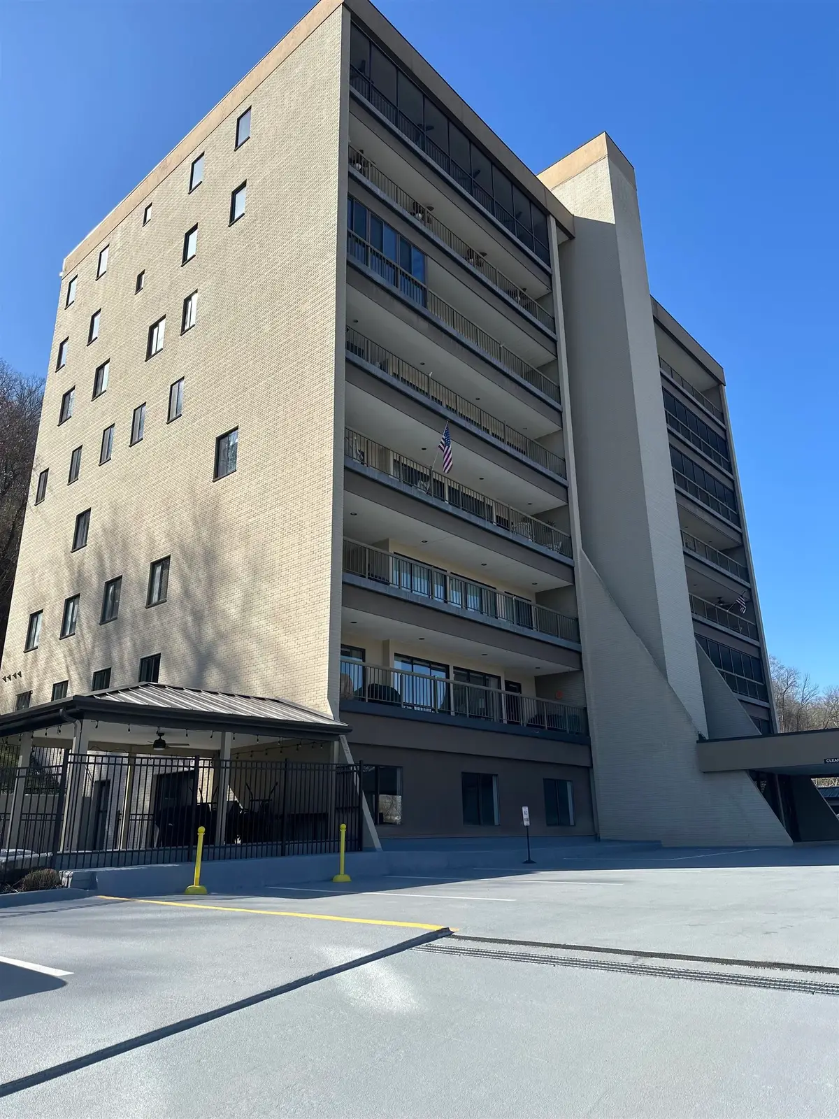 655 W Whitaker Boulevard #402, Huntington, WV 25701 - Image #1