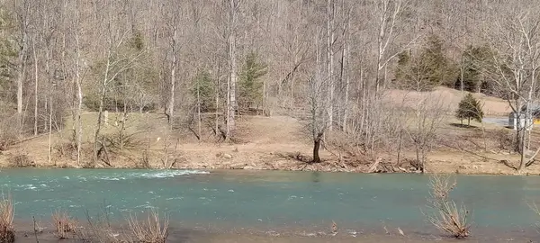 22 Grandpa Mdws Way, Hinton, WV 25951