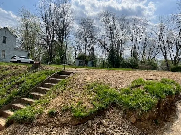 135 Rotary Road, Huntington, WV 25705