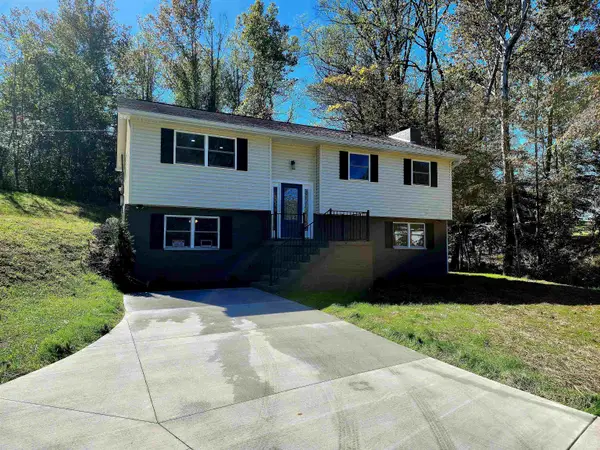 2472 Yates Crossing Road, Milton, WV 25541
