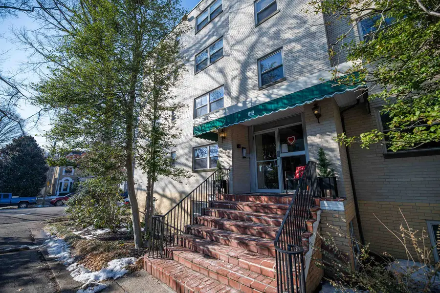 612 11th Ave Apt 1B, Huntington, WV 25701 - #3