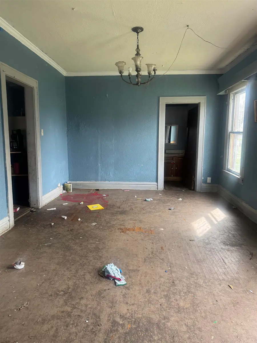 429 7th Avenue W, Huntington, WV 25701 - #3