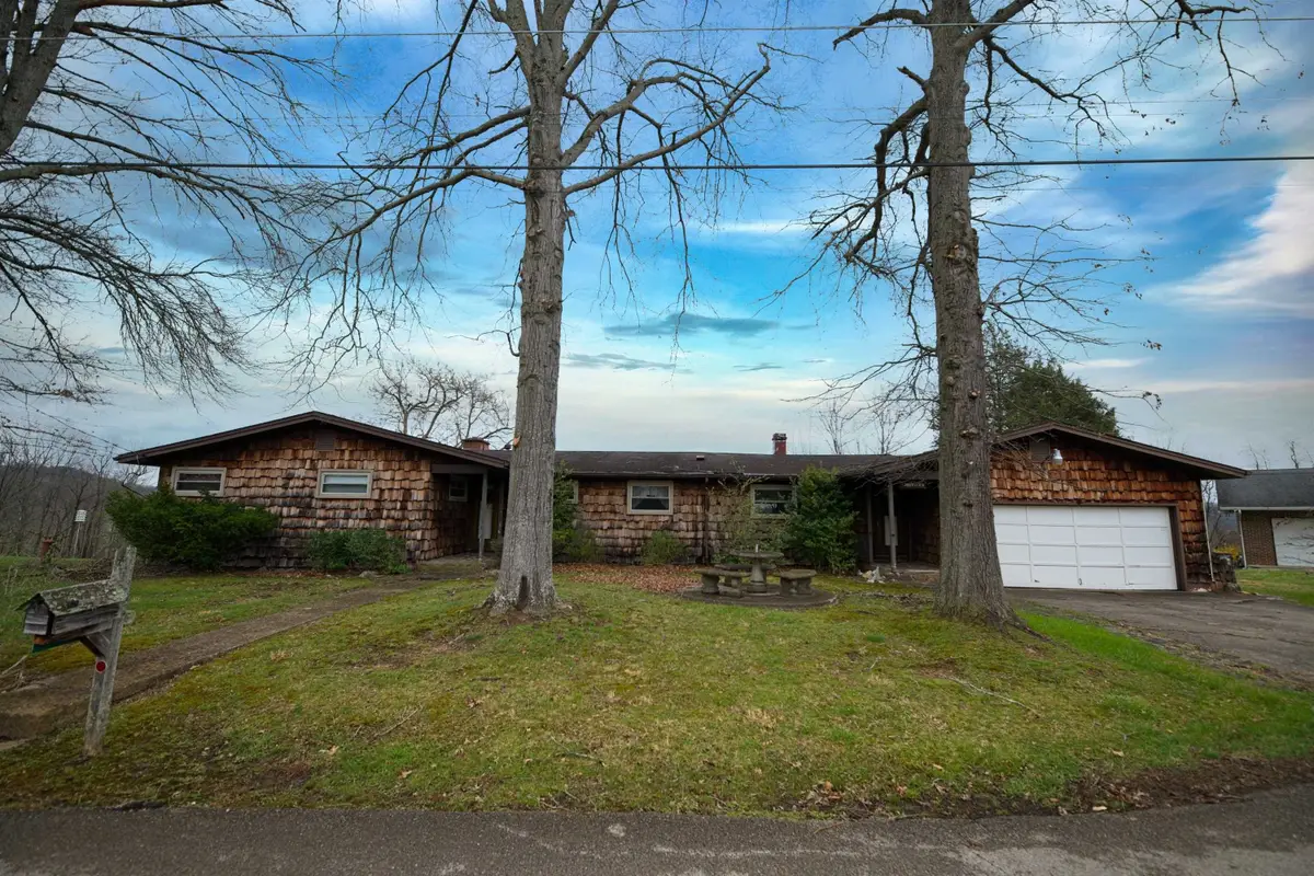 202 Valleyview Dr, Milton, WV 25541 - #1