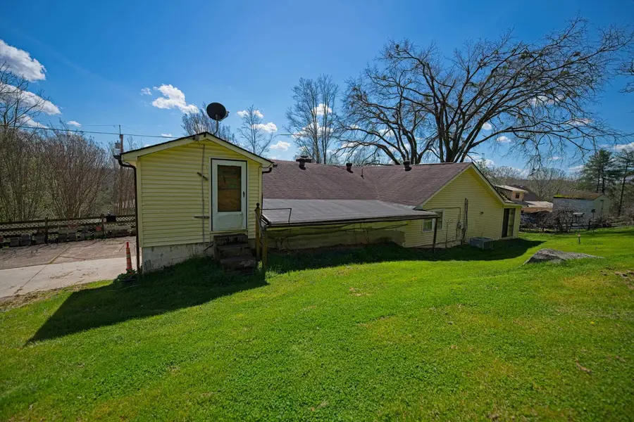 111 Sam Collins Rd, Huntington, WV 25702 - #3